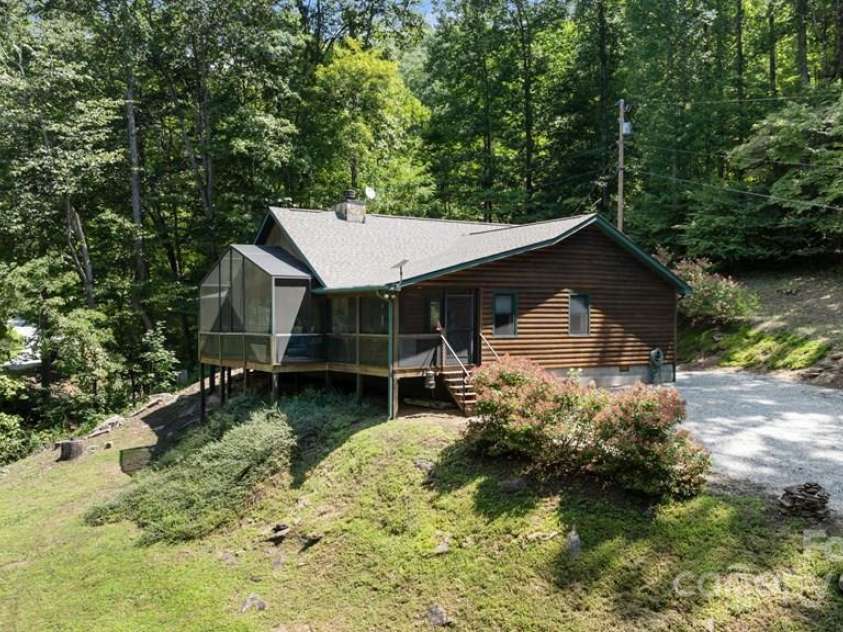 1150 Marr Creek Road, Bryson City, NC 28713.  MLS# CAR4297466, YatesRealty ID 35311. 