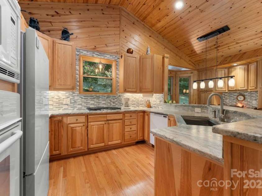 1150 Marr Creek Road, Bryson City, NC 28713.  MLS# CAR4297466, YatesRealty ID 35311. 