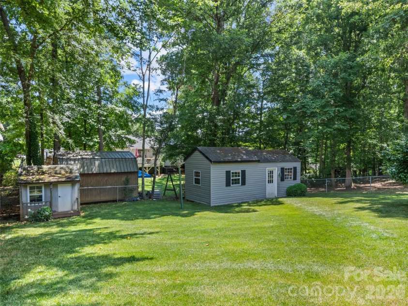 515 Westover Drive, High Point, NC 27265.  MLS# CAR4396607, YatesRealty ID 35311. 