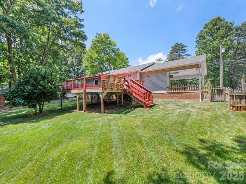 515 Westover Drive, High Point, NC 27265.  MLS# CAR4396607, YatesRealty ID 35311. 