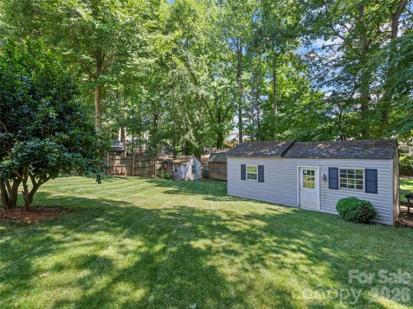 515 Westover Drive, High Point, NC 27265.  MLS# CAR4396607, YatesRealty ID 35311. 