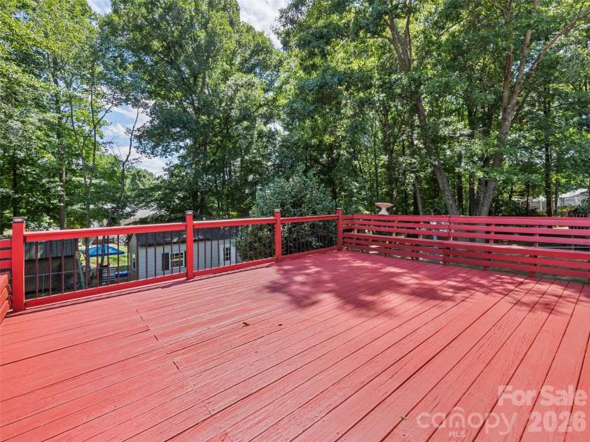 515 Westover Drive, High Point, NC 27265.  MLS# CAR4396607, YatesRealty ID 35311. 