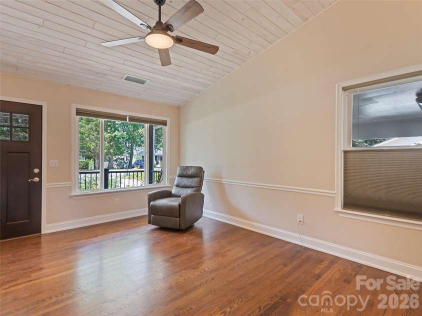 515 Westover Drive, High Point, NC 27265.  MLS# CAR4396607, YatesRealty ID 35311. 
