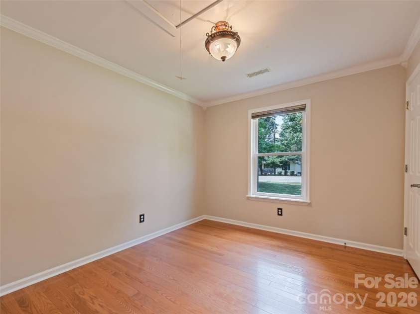 515 Westover Drive, High Point, NC 27265.  MLS# CAR4396607, YatesRealty ID 35311. 