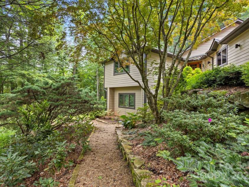35 Mountain Lake Drive, Hendersonville, NC 28739.  MLS# CAR4293657, YatesRealty ID 35312. 