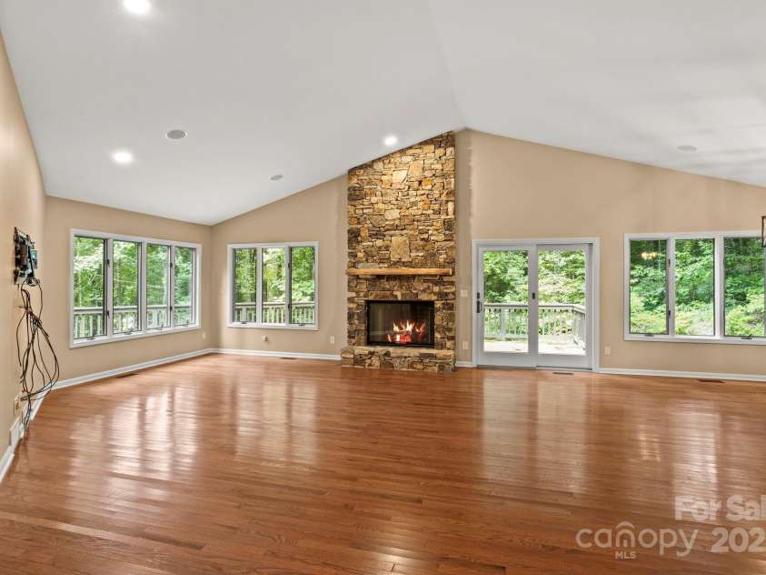 35 Mountain Lake Drive, Hendersonville, NC 28739.  MLS# CAR4293657, YatesRealty ID 35312. 