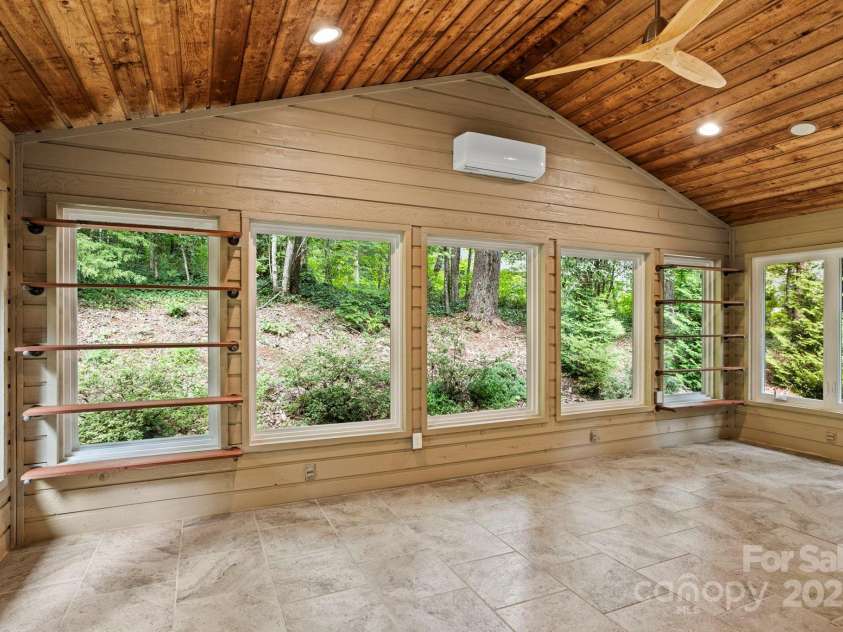 35 Mountain Lake Drive, Hendersonville, NC 28739.  MLS# CAR4293657, YatesRealty ID 35312. 