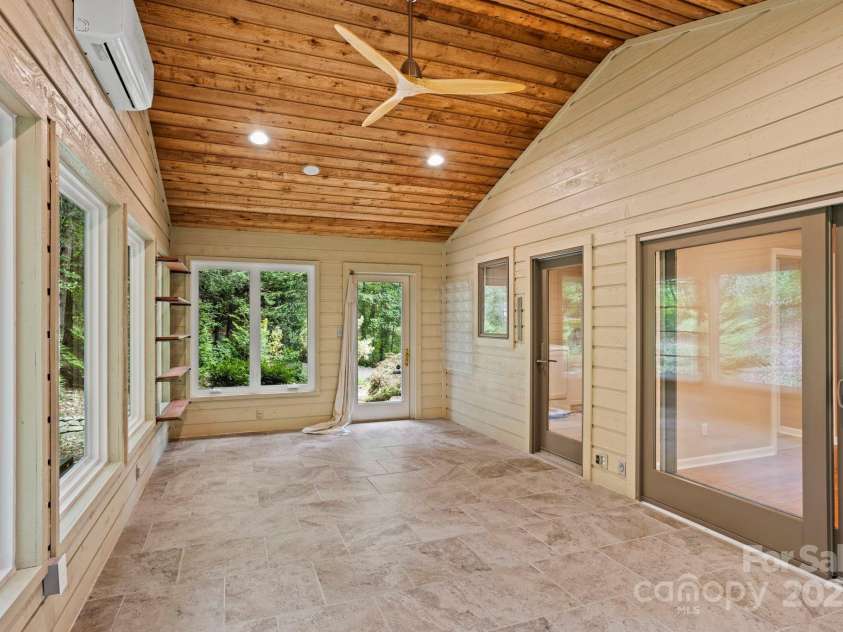35 Mountain Lake Drive, Hendersonville, NC 28739.  MLS# CAR4293657, YatesRealty ID 35312. 