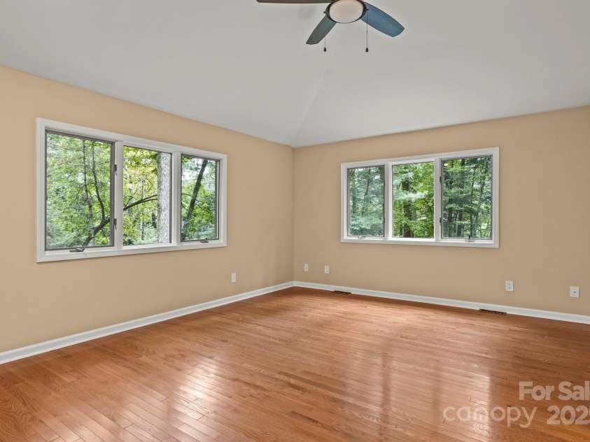 35 Mountain Lake Drive, Hendersonville, NC 28739.  MLS# CAR4293657, YatesRealty ID 35312. 