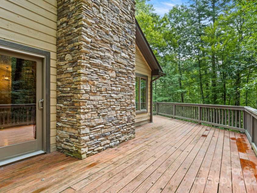 35 Mountain Lake Drive, Hendersonville, NC 28739.  MLS# CAR4293657, YatesRealty ID 35312. 