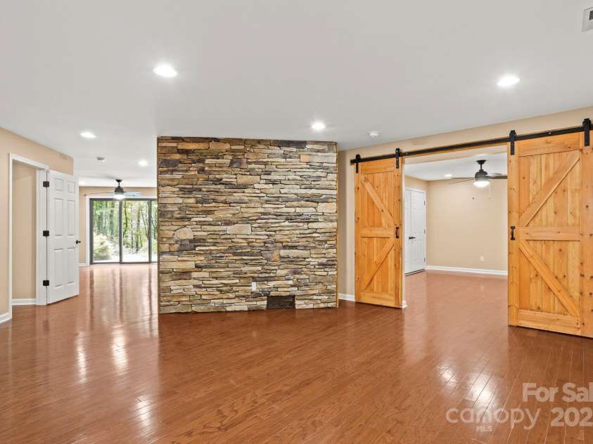 35 Mountain Lake Drive, Hendersonville, NC 28739.  MLS# CAR4293657, YatesRealty ID 35312. 