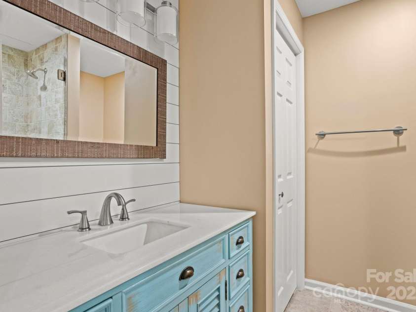 35 Mountain Lake Drive, Hendersonville, NC 28739.  MLS# CAR4293657, YatesRealty ID 35312. 