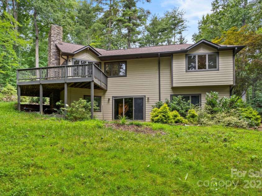 35 Mountain Lake Drive, Hendersonville, NC 28739.  MLS# CAR4293657, YatesRealty ID 35312. 