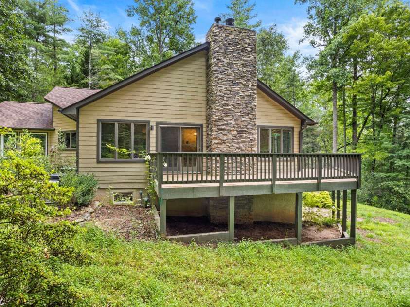 35 Mountain Lake Drive, Hendersonville, NC 28739.  MLS# CAR4293657, YatesRealty ID 35312. 