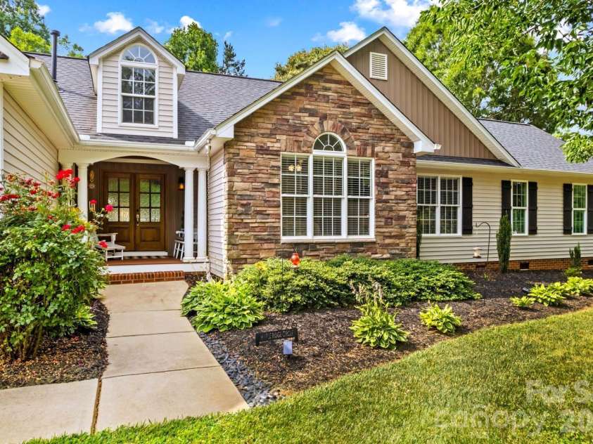 596 Maple Ridge Circle, Salisbury, NC 28147.  MLS# CAR4391009, YatesRealty ID 35313. 