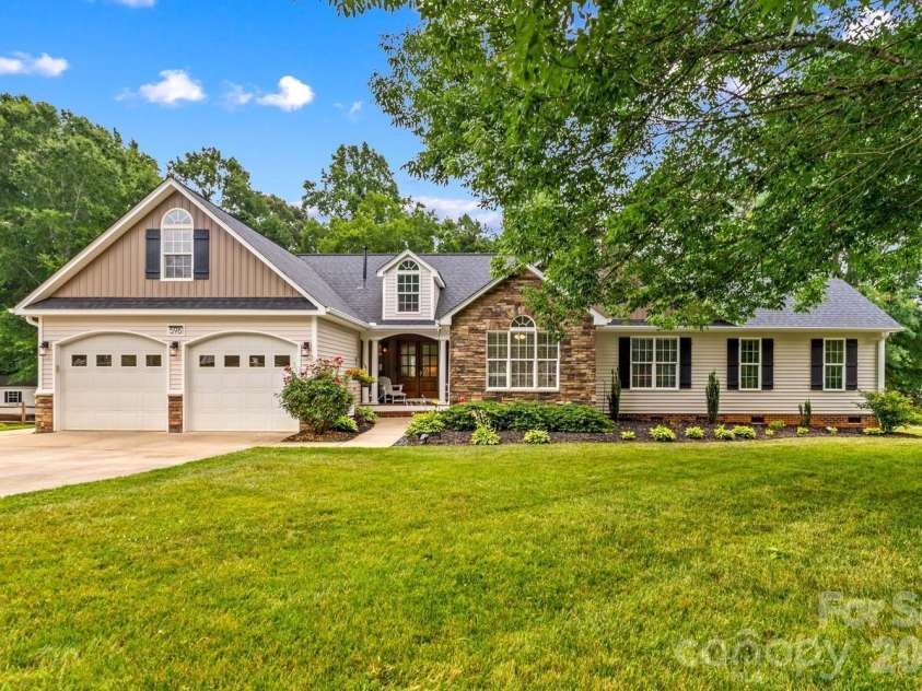 596 Maple Ridge Circle, Salisbury, NC 28147.  MLS# CAR4391009, YatesRealty ID 35313. 