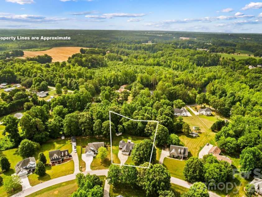 596 Maple Ridge Circle, Salisbury, NC 28147.  MLS# CAR4391009, YatesRealty ID 35313. 