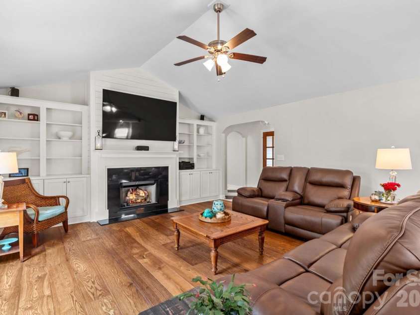 596 Maple Ridge Circle, Salisbury, NC 28147.  MLS# CAR4391009, YatesRealty ID 35313. 