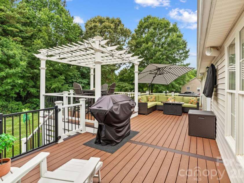596 Maple Ridge Circle, Salisbury, NC 28147.  MLS# CAR4391009, YatesRealty ID 35313. 