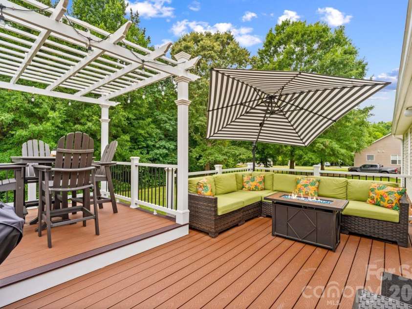 596 Maple Ridge Circle, Salisbury, NC 28147.  MLS# CAR4391009, YatesRealty ID 35313. 