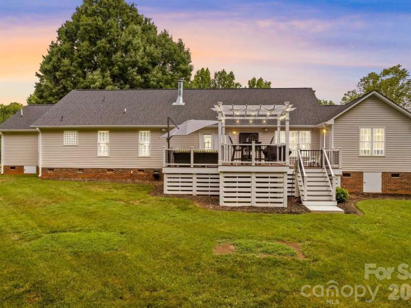 596 Maple Ridge Circle, Salisbury, NC 28147.  MLS# CAR4391009, YatesRealty ID 35313. 