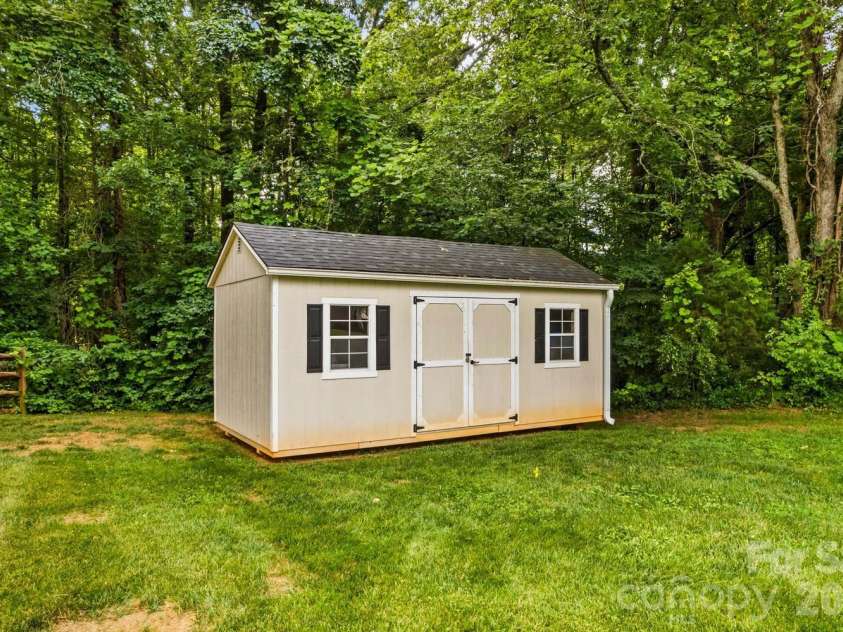 596 Maple Ridge Circle, Salisbury, NC 28147.  MLS# CAR4391009, YatesRealty ID 35313. 