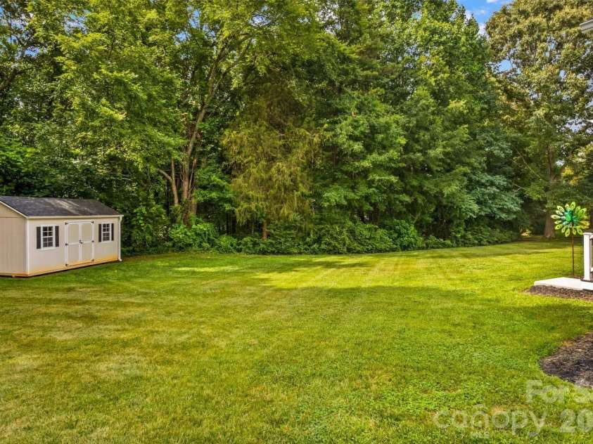 596 Maple Ridge Circle, Salisbury, NC 28147.  MLS# CAR4391009, YatesRealty ID 35313. 