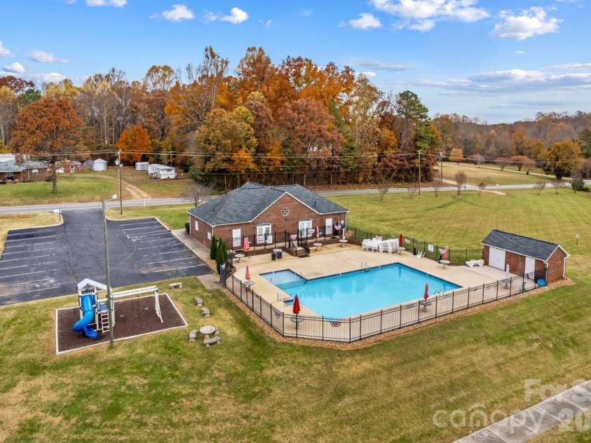 596 Maple Ridge Circle, Salisbury, NC 28147.  MLS# CAR4391009, YatesRealty ID 35313. 