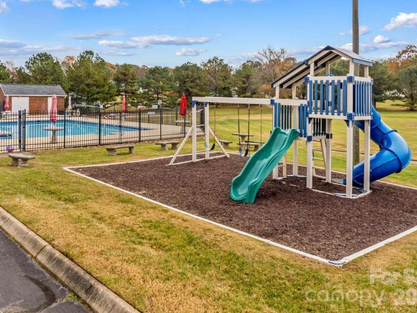 596 Maple Ridge Circle, Salisbury, NC 28147.  MLS# CAR4391009, YatesRealty ID 35313. 