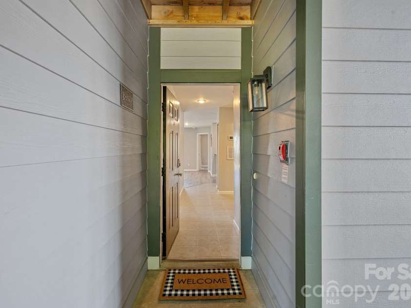 18861 Vineyard Point Lane, Cornelius, NC 28031.  MLS# CAR4384081, YatesRealty ID 35315. 