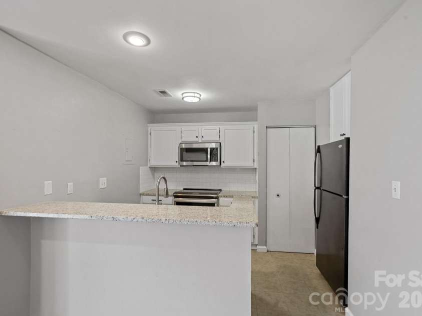 18861 Vineyard Point Lane, Cornelius, NC 28031.  MLS# CAR4384081, YatesRealty ID 35315. 