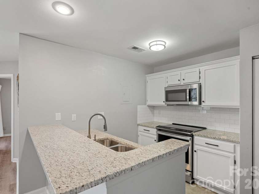 18861 Vineyard Point Lane, Cornelius, NC 28031.  MLS# CAR4384081, YatesRealty ID 35315. 