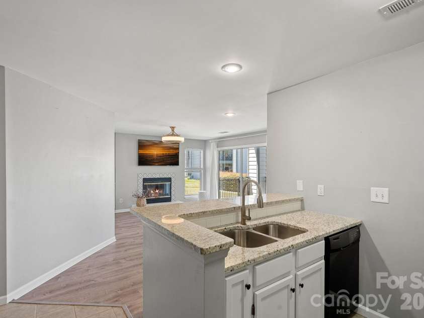 18861 Vineyard Point Lane, Cornelius, NC 28031.  MLS# CAR4384081, YatesRealty ID 35315. 