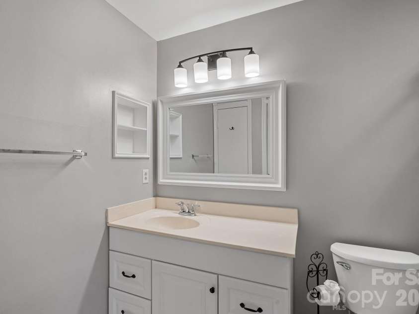 18861 Vineyard Point Lane, Cornelius, NC 28031.  MLS# CAR4384081, YatesRealty ID 35315. 