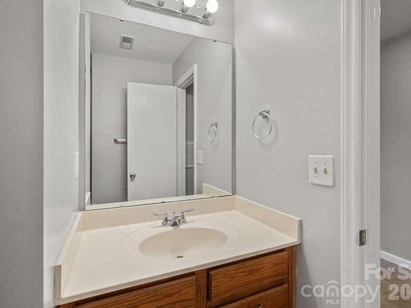 18861 Vineyard Point Lane, Cornelius, NC 28031.  MLS# CAR4384081, YatesRealty ID 35315. 