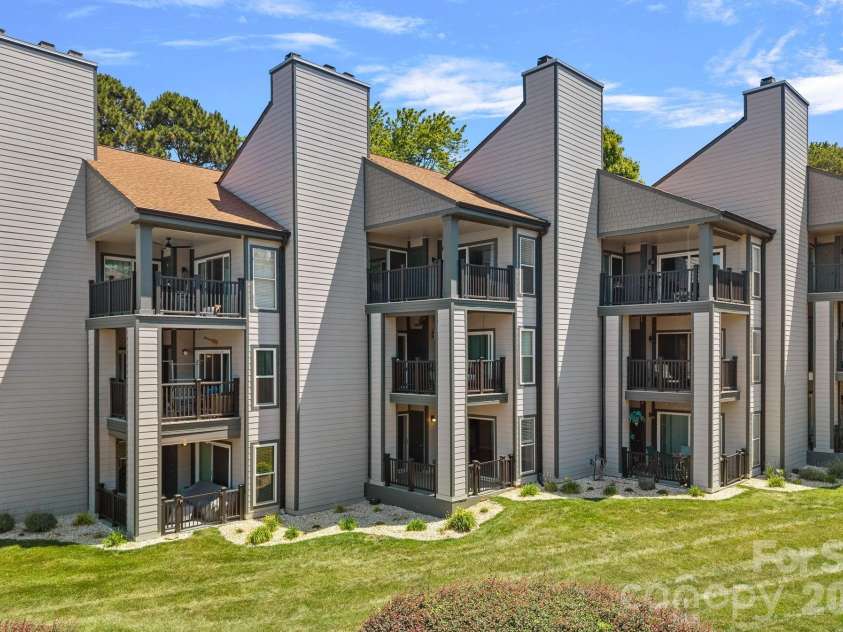 18861 Vineyard Point Lane, Cornelius, NC 28031.  MLS# CAR4384081, YatesRealty ID 35315. 