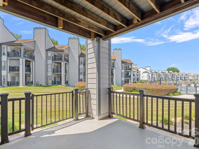 18861 Vineyard Point Lane, Cornelius, NC 28031.  MLS# CAR4384081, YatesRealty ID 35315. 