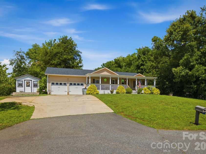 1404 Castle Court, Lenoir, NC 28645.  MLS# CAR4378866, YatesRealty ID 35316. 