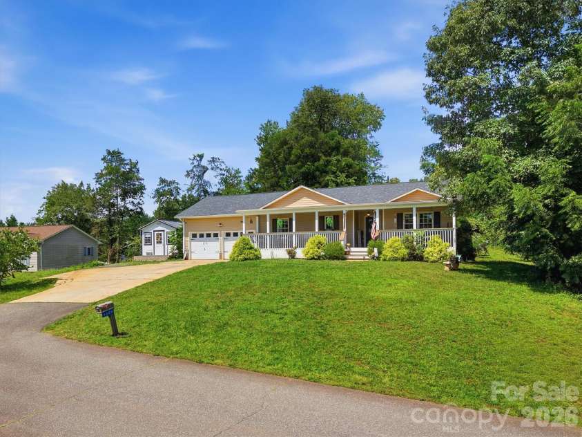 1404 Castle Court, Lenoir, NC 28645.  MLS# CAR4378866, YatesRealty ID 35316. 