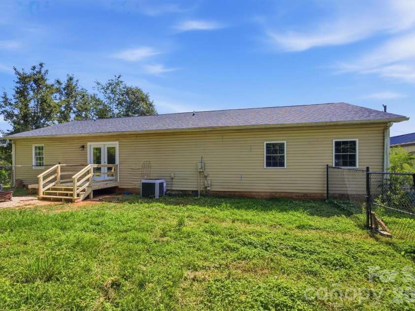 1404 Castle Court, Lenoir, NC 28645.  MLS# CAR4378866, YatesRealty ID 35316. 
