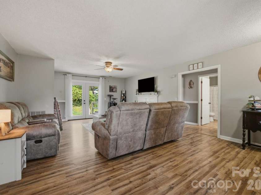 1404 Castle Court, Lenoir, NC 28645.  MLS# CAR4378866, YatesRealty ID 35316. 
