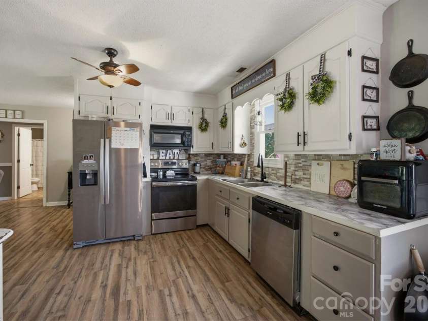 1404 Castle Court, Lenoir, NC 28645.  MLS# CAR4378866, YatesRealty ID 35316. 