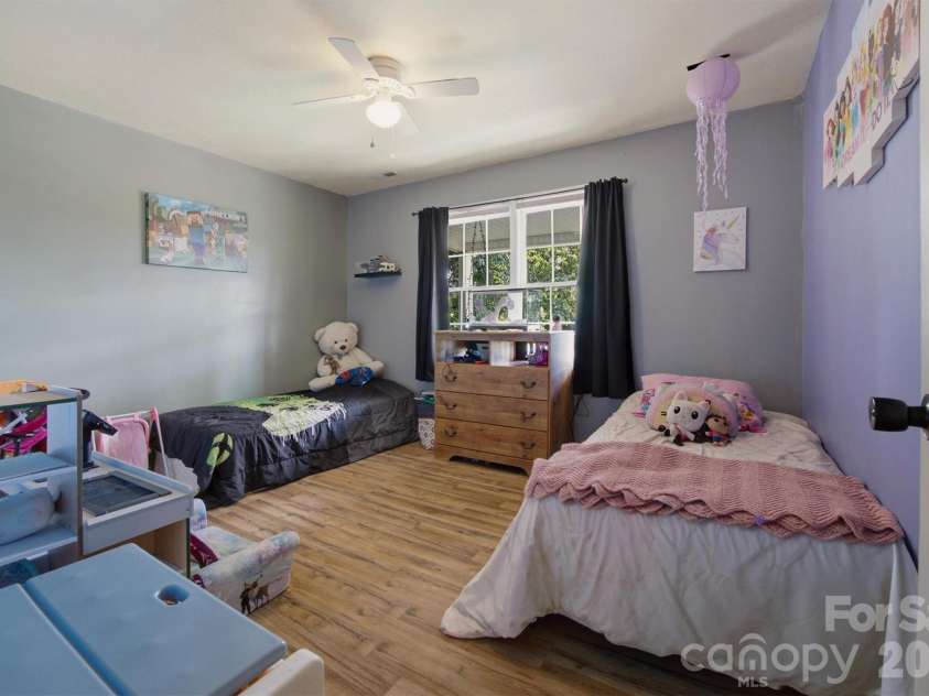 1404 Castle Court, Lenoir, NC 28645.  MLS# CAR4378866, YatesRealty ID 35316. 