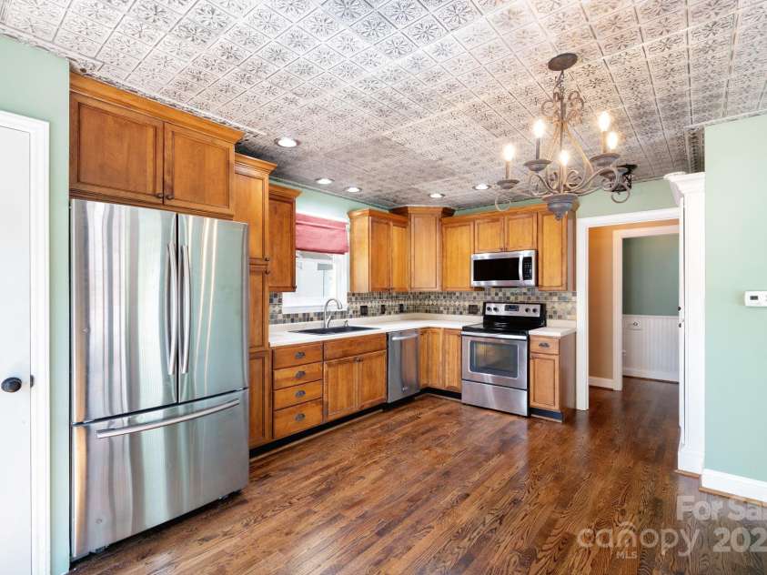 207 Jonestown Road, Asheville, NC 28804.  MLS# CAR4282927, YatesRealty ID 35316. 