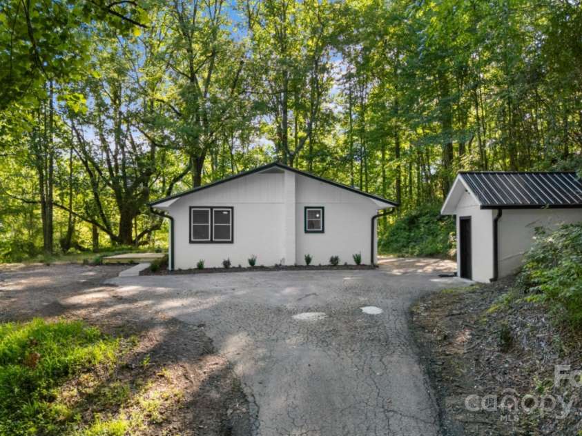 164 Pigeon Lane, Sylva, NC 28779.  MLS# CAR4295317, YatesRealty ID 35317. Drive Up