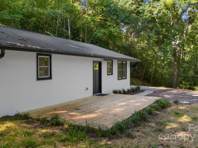 164 Pigeon Lane, Sylva, NC 28779.  MLS# CAR4295317, YatesRealty ID 35317. Front