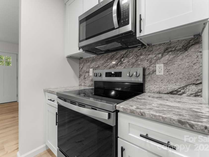 164 Pigeon Lane, Sylva, NC 28779.  MLS# CAR4295317, YatesRealty ID 35317. Kitchen