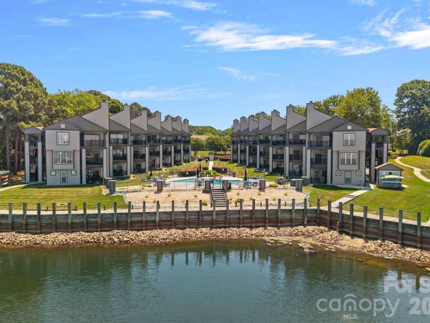 18845 Vineyard Point Lane, Cornelius, NC 28031.  MLS# CAR4384070, YatesRealty ID 35317. 