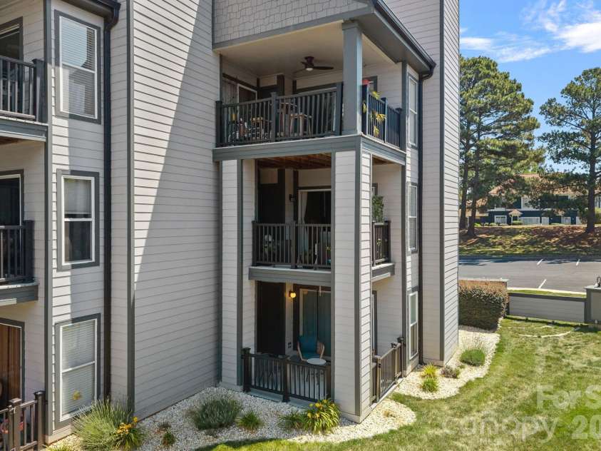 18845 Vineyard Point Lane, Cornelius, NC 28031.  MLS# CAR4384070, YatesRealty ID 35317. 