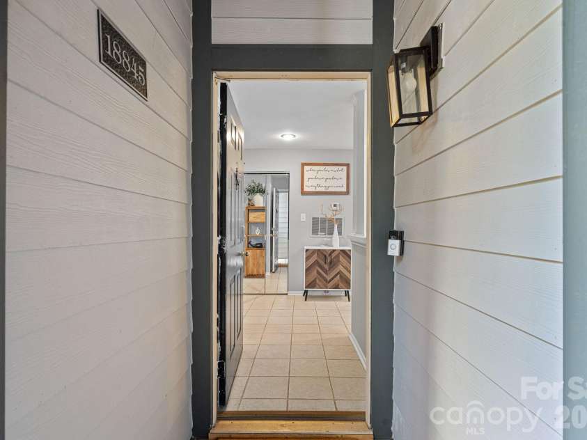 18845 Vineyard Point Lane, Cornelius, NC 28031.  MLS# CAR4384070, YatesRealty ID 35317. 
